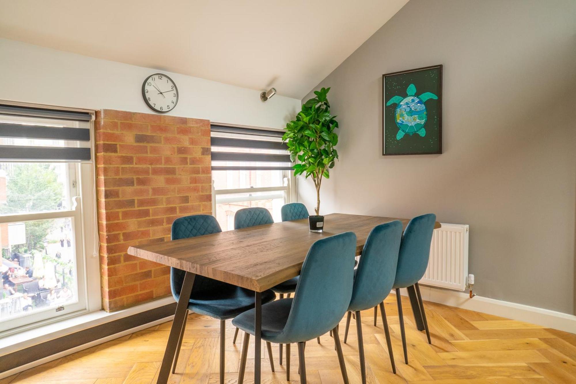 Air - Hatton Garden - Great Transport Links * Londra