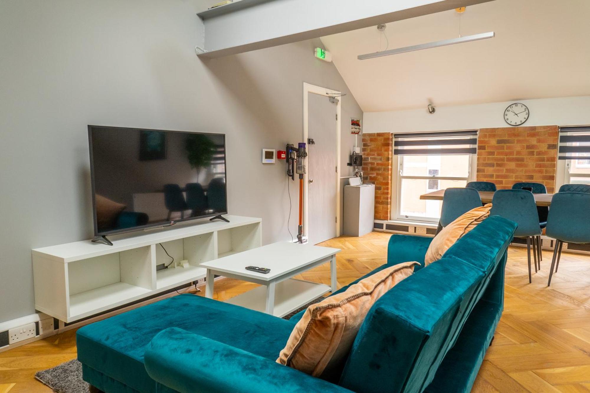 Air - Hatton Garden - Great Transport Links * Londra